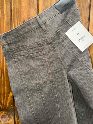 Women's Hidden Sammie Cheetah Barrel Jean