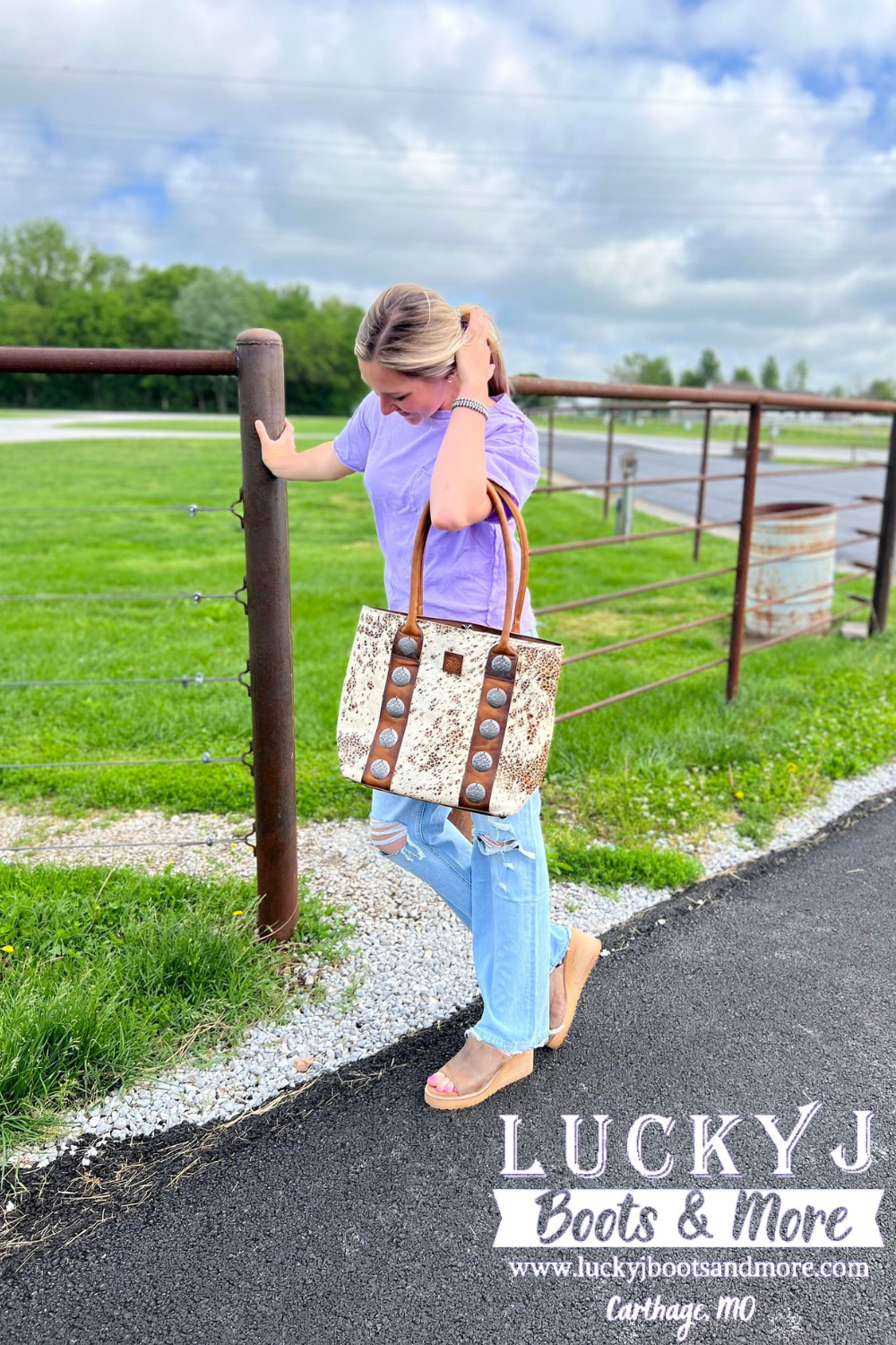 STS Serengeti Tote-Handbags-Carrol STS Ranchwear-Lucky J Boots & More, Women's, Men's, & Kids Western Store Located in Carthage, MO