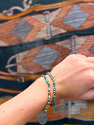 Navajo Pearls, Turquoise Bracelet, Southwestern Jewelry, Handmade Bracelet, Stackable Stone Bracelet, Western Accessories, Lia Bracelet, Artisanal Jewelry.