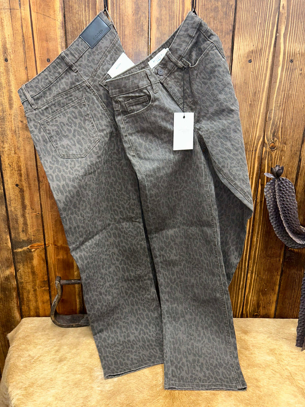 Women's Hidden Brie High Rise Cheetah Dad Jean-Women's Denim-HIDDEN-Lucky J Boots & More, Women's, Men's, & Kids Western Store Located in Carthage, MO