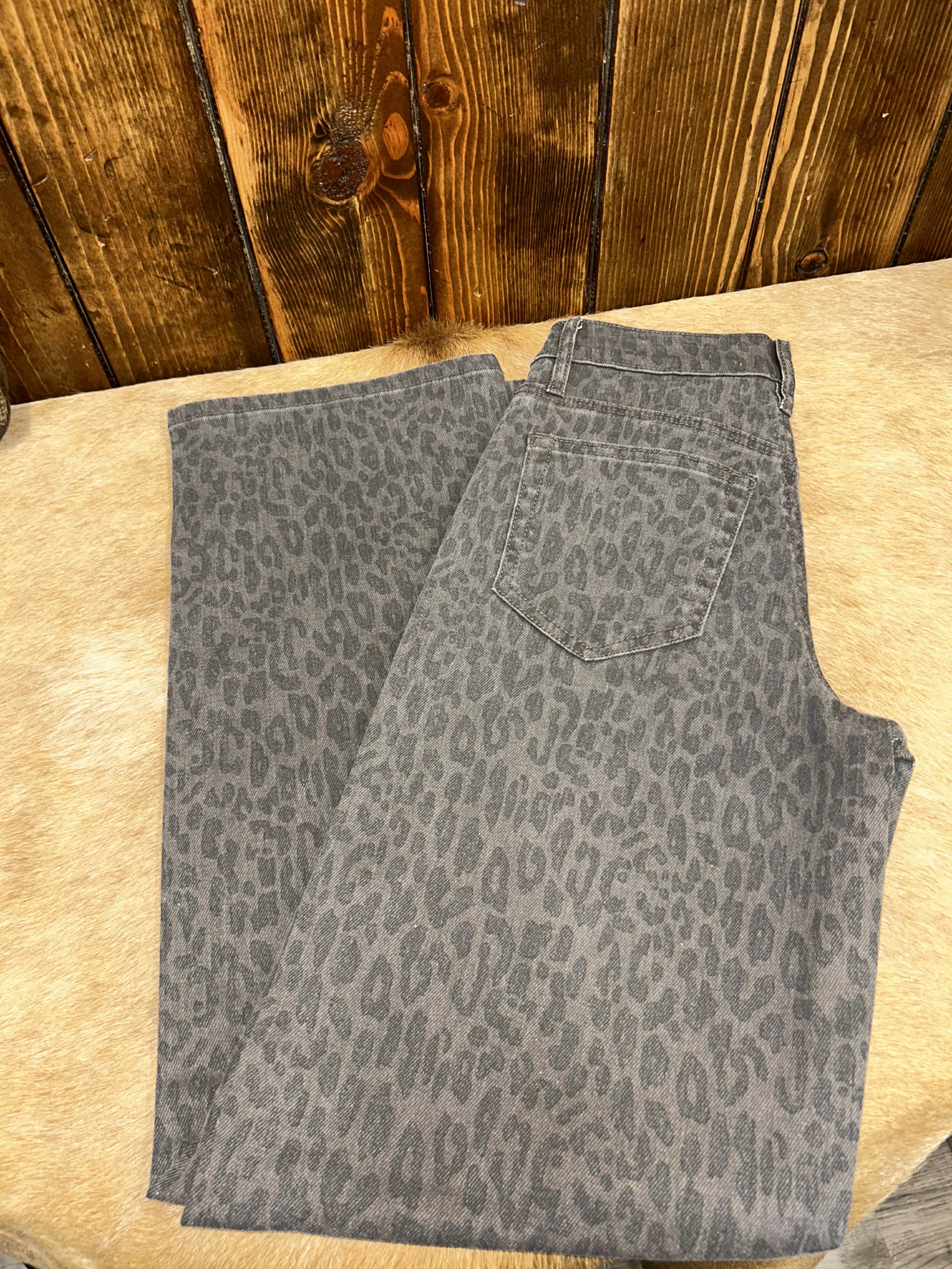 Women's Hidden Brie High Rise Cheetah Dad Jean-Women's Denim-HIDDEN-Lucky J Boots & More, Women's, Men's, & Kids Western Store Located in Carthage, MO