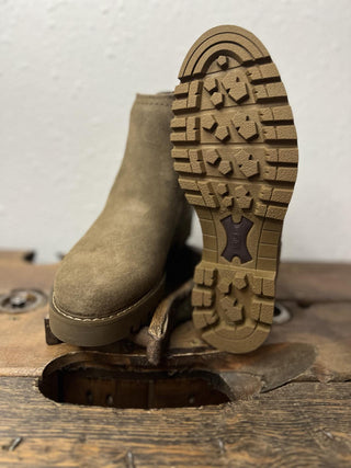 Women's Ariat Wexford Lug Chelsea Boot in Dark Moss-Women's Booties-Ariat-Lucky J Boots & More, Women's, Men's, & Kids Western Store Located in Carthage, MO