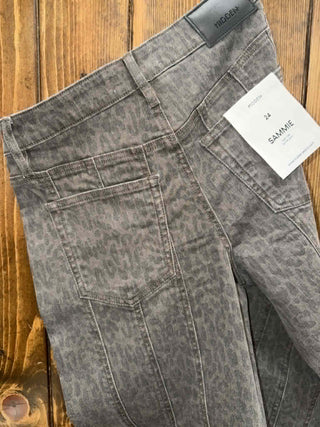 Women's Hidden Sammie Cheetah Barrel Jean - Lucky J Boots & More